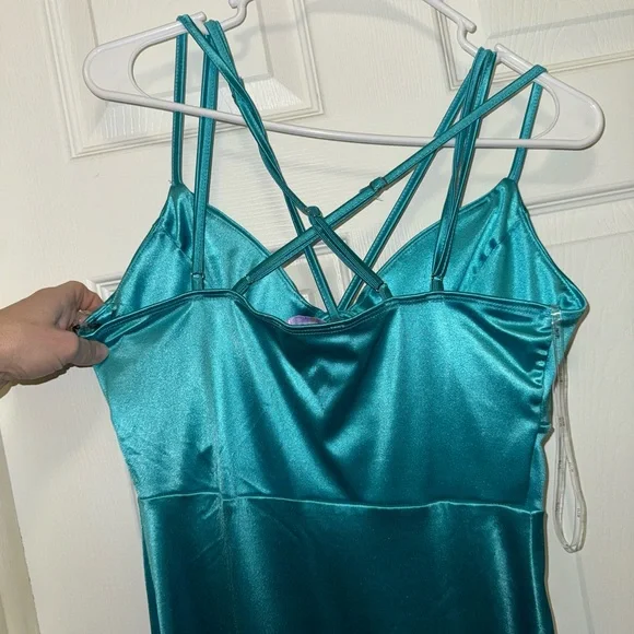 Elegant Teal Maxi Dress - Picture 5 of 6